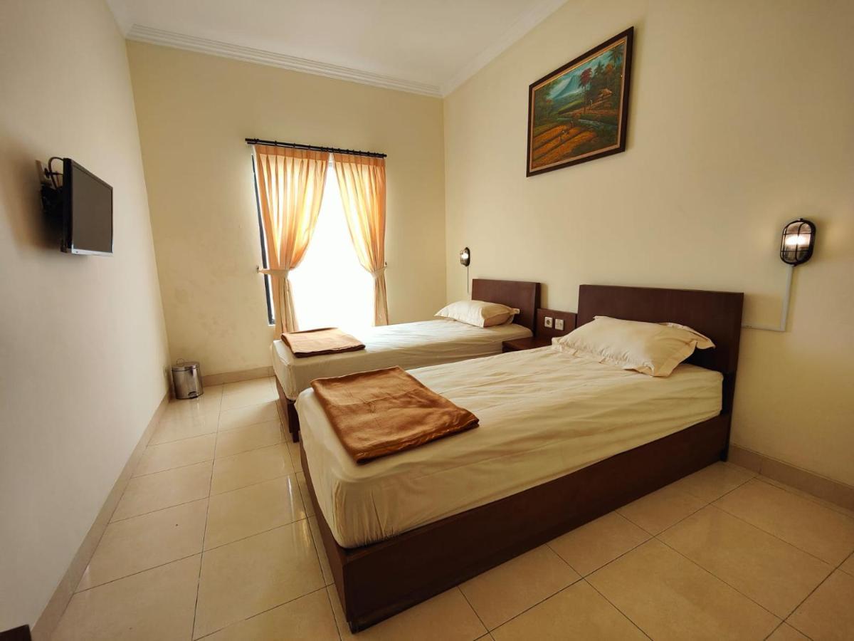 Adiputra Guesthouse 2 By Homiq Ngabean المظهر الخارجي الصورة