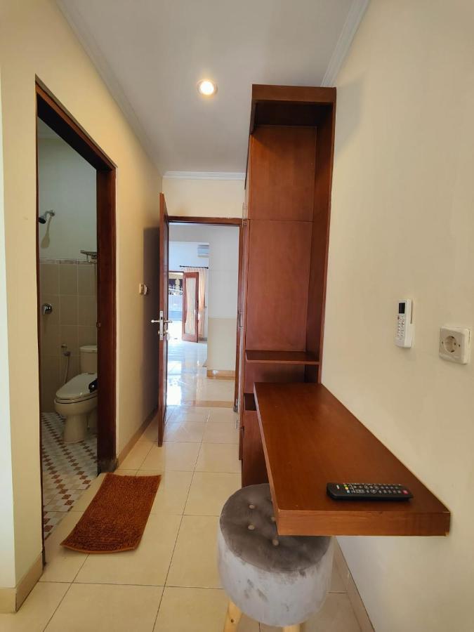 Adiputra Guesthouse 2 By Homiq Ngabean المظهر الخارجي الصورة