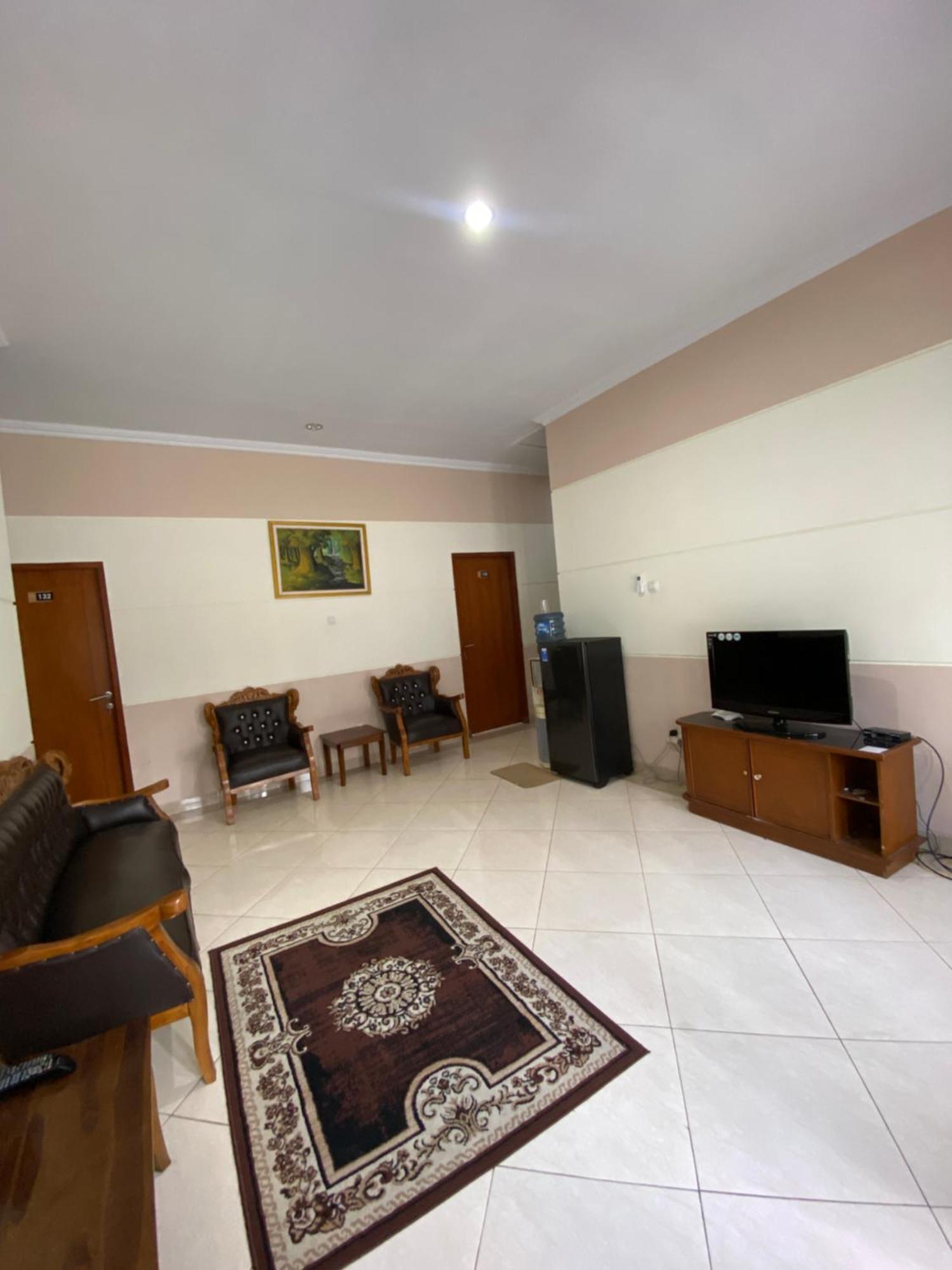 Adiputra Guesthouse 2 By Homiq Ngabean المظهر الخارجي الصورة