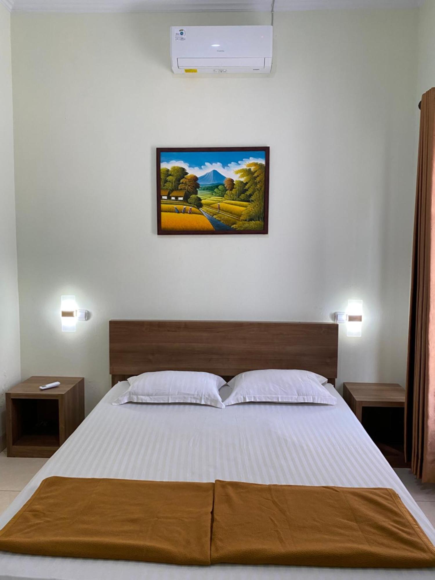 Adiputra Guesthouse 2 By Homiq Ngabean المظهر الخارجي الصورة