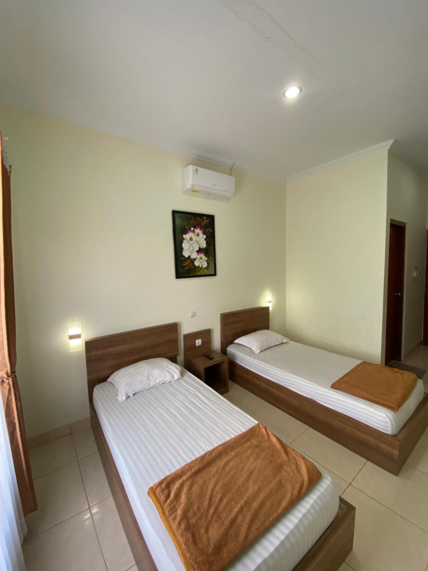 Adiputra Guesthouse 2 By Homiq Ngabean المظهر الخارجي الصورة